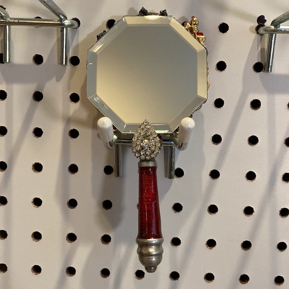 Betty Boop “Boop Boop Bee Do” Small 3” Hand Mirror. $48. One of a kind - Picture 4 of 6